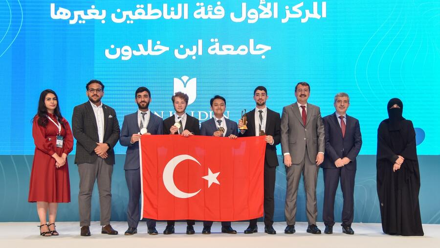 فريق جامعة شريكة لمؤسسة قطر يُتوّج بطلًا لمناظرات قطر في العاصمة التركية