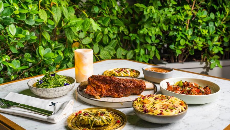 مطعم "ذا كروسنغ" الهندي يشارك في وليمة عيد الأضحى بدبي