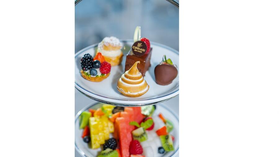 مطعم شبرياني جزيرة ياس يستقبل زواره بأشهى تجارب الشاي الإيطالية