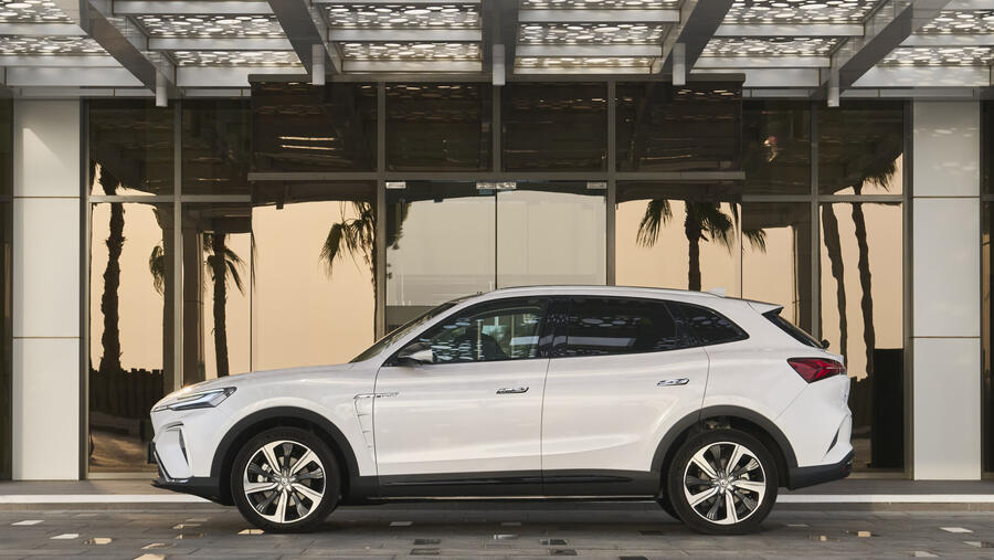 ’إم جي‘ تدفع بمركبة Marvel R حتى حدودها القصوى في الطقس الحار بالشرق الأوسط   