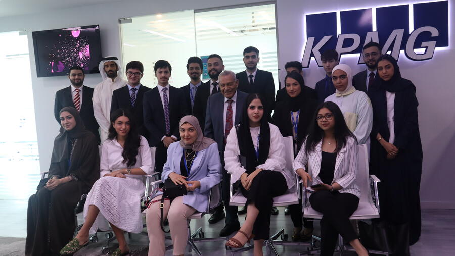 كي بي إم جي في البحرين تواصل تزويد الطلاب المتدربين بخبرة عالم الأعمال
