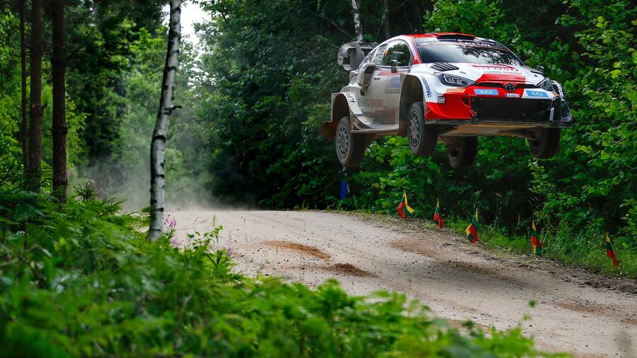 فريق "جازو للسباقات" GR يُتَوَّج بالمركزين الأول والثاني في رالي إستونيا