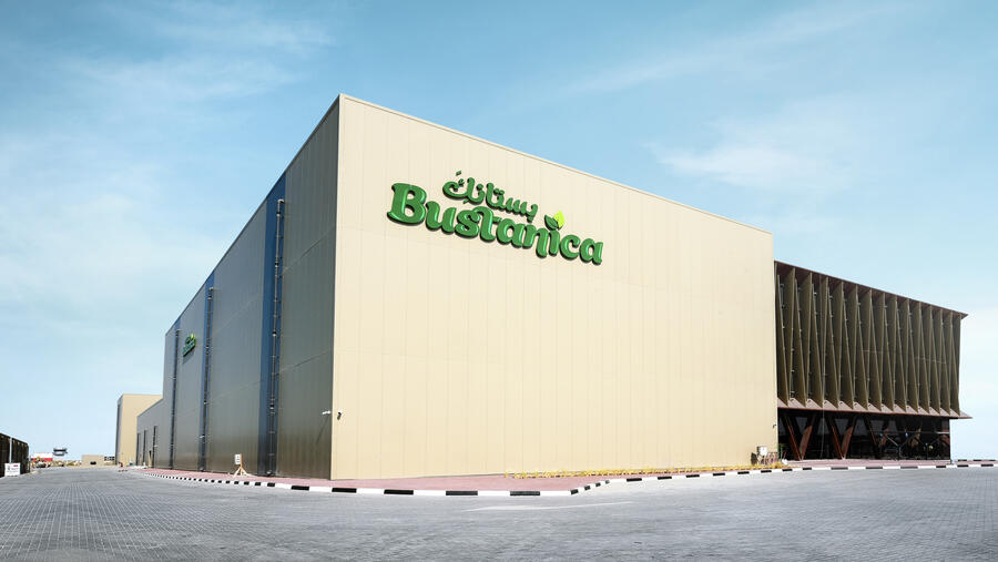 «الإمارات لتموين الطائرات» تفتتح في دبي أكبر مزرعة رأسية في العالم