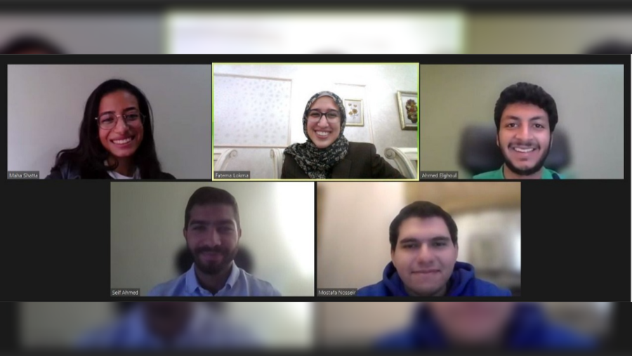 طلاب الجامعة الأمريكية بالقاهرة يفوزون بالمركز الأول في مسابقة بجامعة جونز هوبكنز عن تصميم جهاز لقياس مستوى الجلوكوز في الدم لمرضى السكر