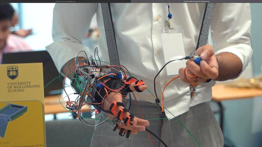 اختتام الدورة الخامسة عشرة لمعرض الابتكار السنوي لجامعة ولونغونغ في دبي بمكافئة المبتكرين الشباب واختيار المشاريع الهندسية الفائزة