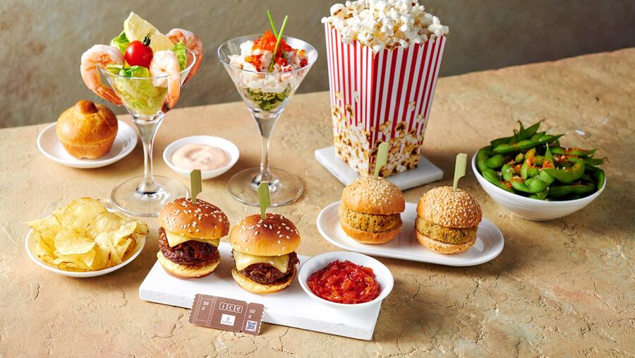 طيران الإمارات تستثمر أكثر من ملياري دولار للارتقاء بتجربة العملاء