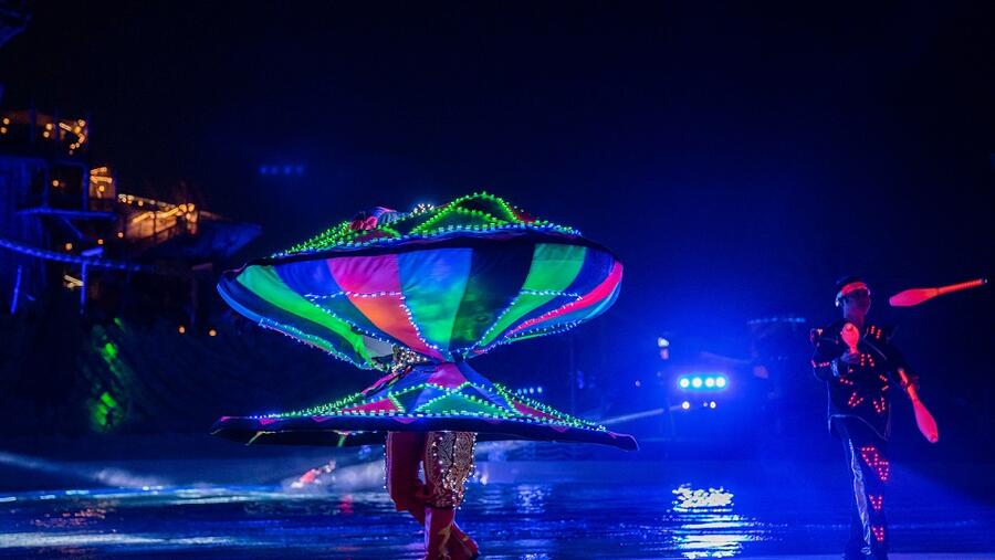 ليالي الأضواء تواصل أجواءها الاحتفالية كل يوم سبت في  "ياس ووتروورلد أبوظبي"