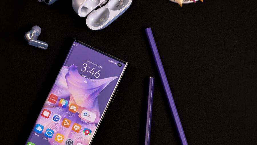 لقد جربنا وأحببنا هاتف HUAWEI Mate Xs 2 الجديد، الهاتف المثالي القابل للطي - إنه خفيف للعرضغاية، ومسطح للغاية، ومتين للغاية