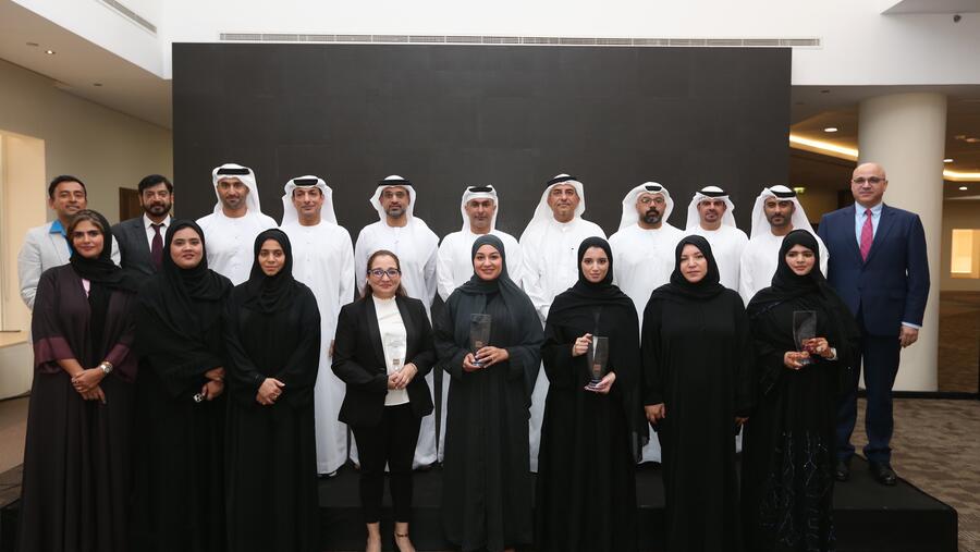 مصرف عجمان يحصد جائزة التميز في مجال تعزيز دور التدريب والتوطين