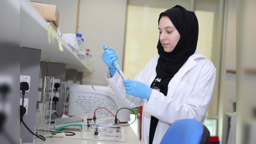 جامعة الإمارات تنشر 1077 ورقة بحثية وتمنح 14 براءة اختراع خلال النصف الأول من عام 2022