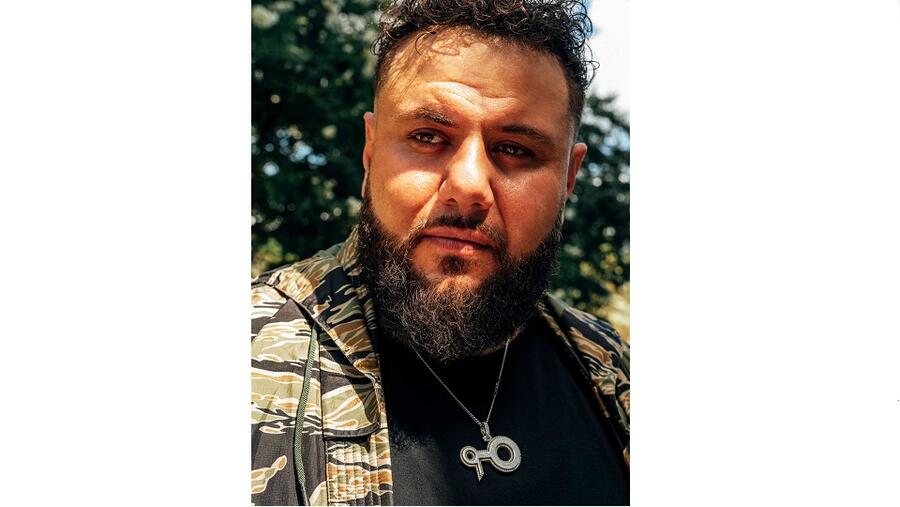 الفنان الكوميدي "مو عامر" يُقدّم الموسم المقبل من سلسلة مناظرات الدوحة التي تنظمها مؤسسة قطر