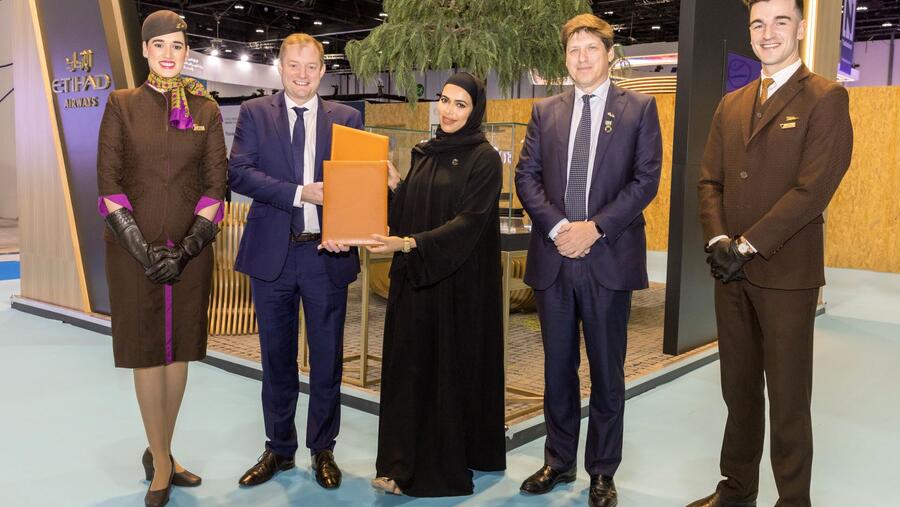 الاتحاد للطيران وساتافيا توقعان اتفاقية تجارية لإدارة مسارات التكاثف والأرصدة الكربونية المستقبلية في العمليات التشغيلية اليومية