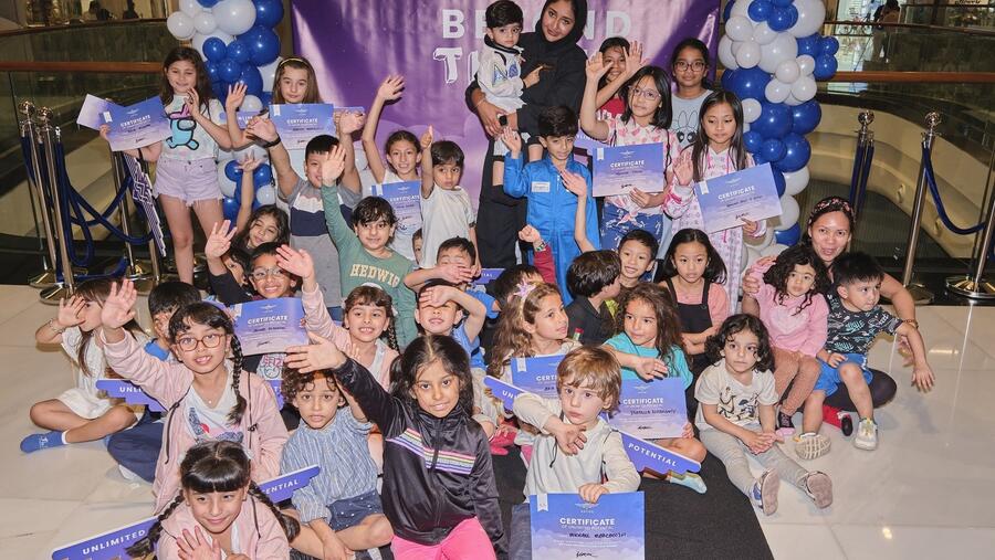 فوق عنان السماء– جلسة تواصل جمعت الشيخة موزة بنت مروان آل مكتوم مع الأطفال في وجهة الألعاب التعليمية "فيافيا" في "جيت أفينيو"