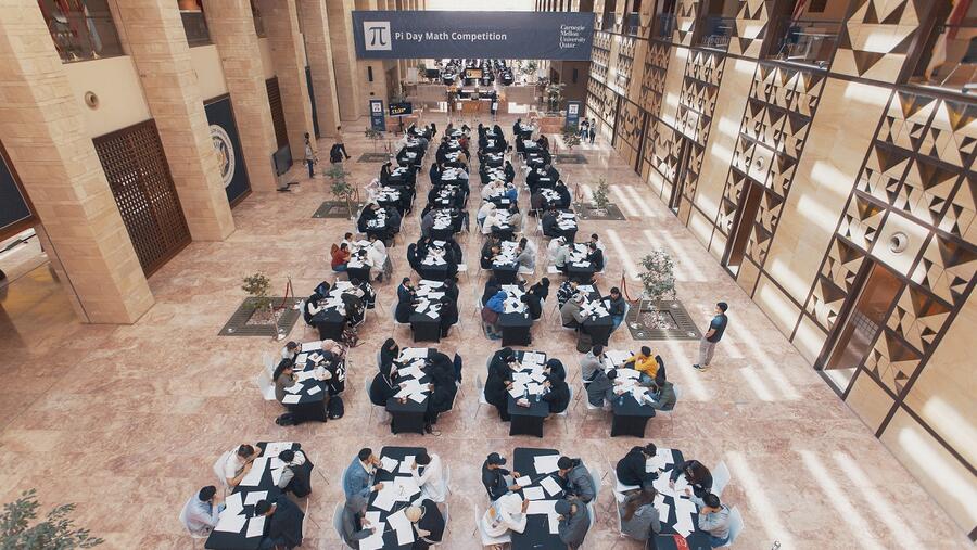 جامعة كارنيجي ميلون في قطر تستقبل 500 طالباً مشاركًا في "مسابقة يوم باي للرياضيات"