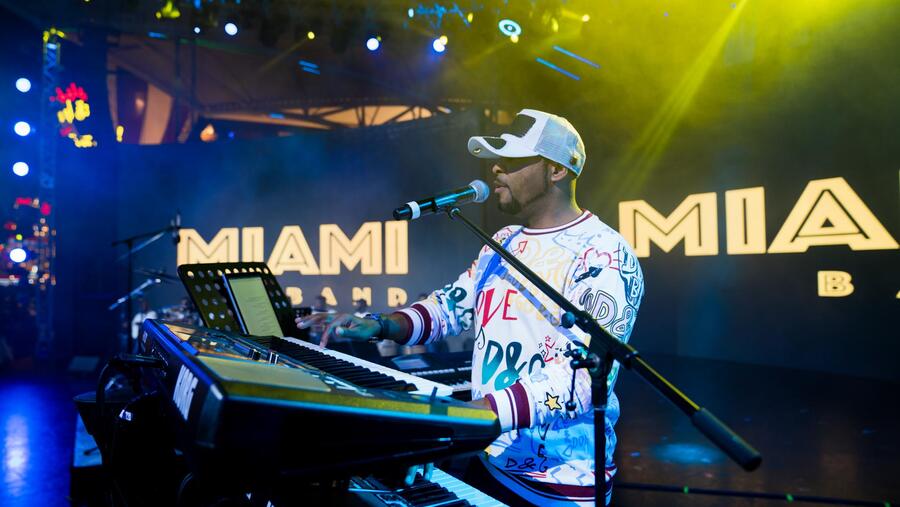 القرية العالمية تستضيف فرقة ميامي الكويتية في آخر حفلات الموسم 27