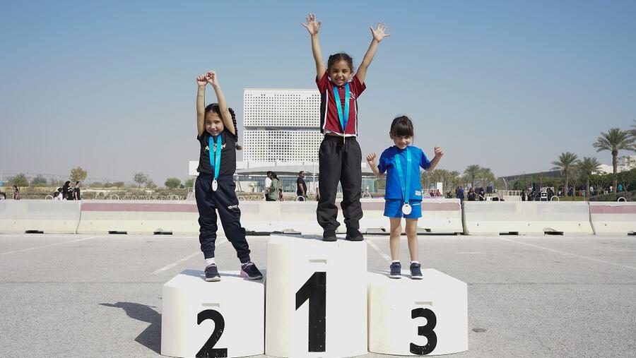 صاحبة السمو الشيخة موزا بنت ناصر تُشارك في مسيرة رياضية تضامنية نظمّتها مؤسسة قطر في اليوم الرياضي للدولة