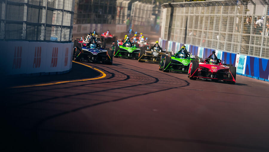 فريق نيسان فورمولا إي يستحوذ على مركز الانطلاق الأول في سباق كايب تاون "إي بري" الأول