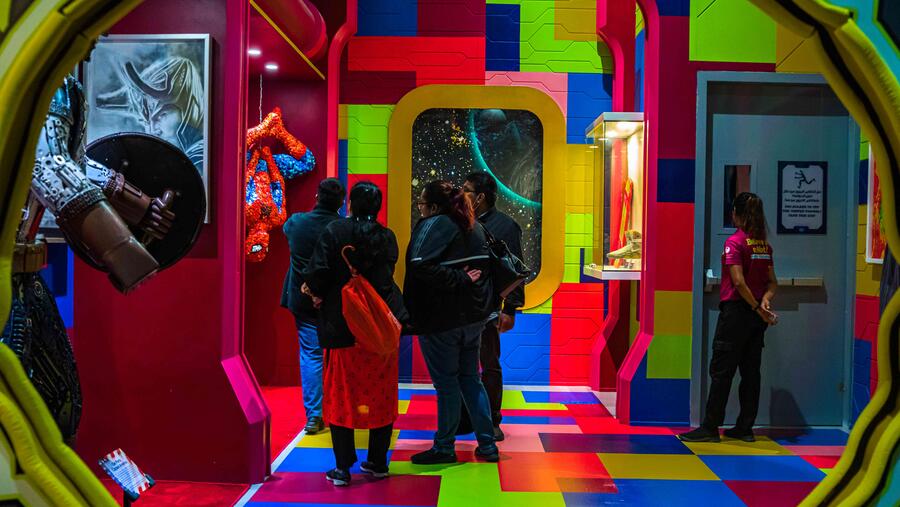 السيف الضوئي للوك سكاي ووكر من «Star Wars®» يحط رحاله في القرية العالمية 