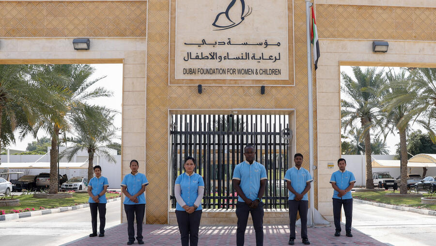 إمداد توقع اتفاقية لتقديم خدمات التنظيف لمؤسسة دبي لرعاية النساء والأطفال