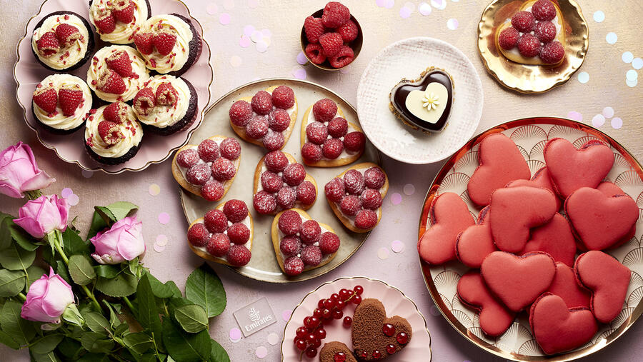 طيران الإمارات تشارك عملاءها الاحتفال بالفالنتاين