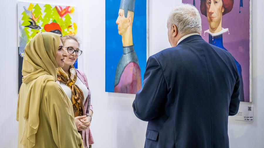 "فنون العالم دبي" .. 4000 حكاية إبداع فنية من 60 دولة