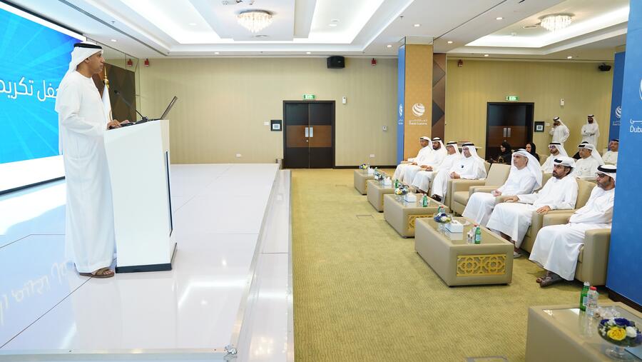 سعادة مدير عام جمارك دبي يُكرم الإدارات المُحققة لأعلى نسبة سعادة لموظفيها