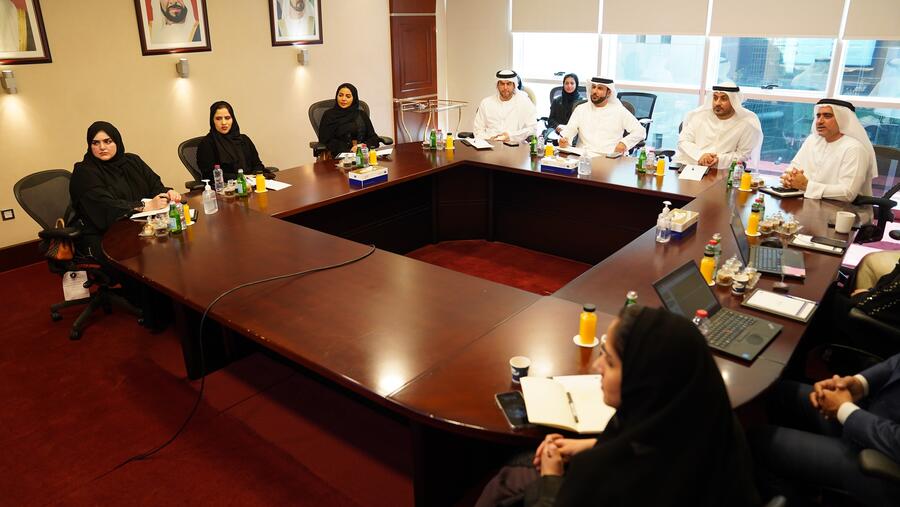 جمارك دبي تُطلع نظيرتها بأبوظبي على التسهيلات المقدمة لشركات الشحن السريع