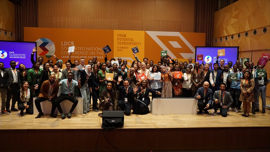 الأمم المتحدة ومناظرات الدوحة، عضو مؤسسة قطر، تنظمان تدريبًا على القيادة للمندوبين الشباب في المؤتمر الخامس لأقل البلدان نموًا