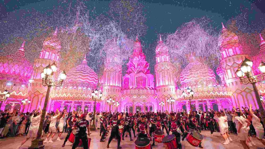 "القرية العالمية" تحصد جائزتين مرموقتين من دائرة الاقتصاد والسياحة بدبي