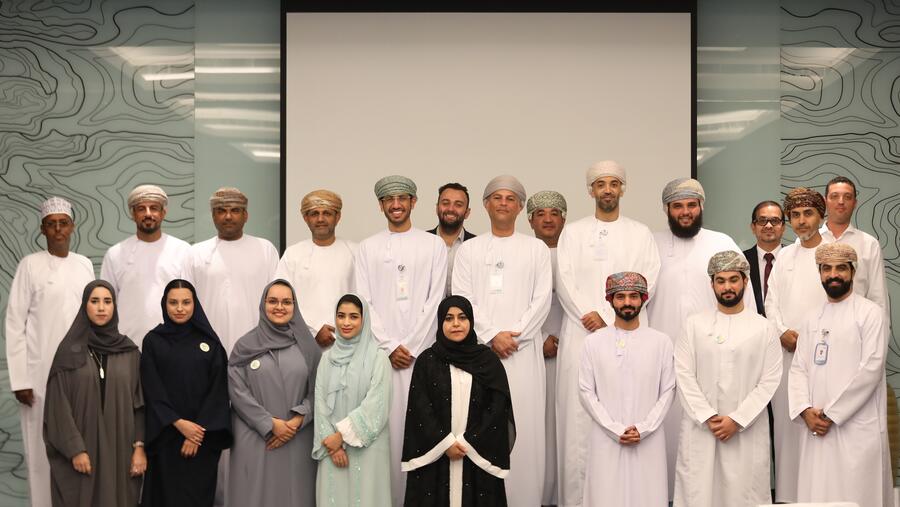 شركة النفط العُمانية للتسويق تحتفل بتخريج عددٍ من الشباب العُماني من برنامجها لتدريب الخريجين