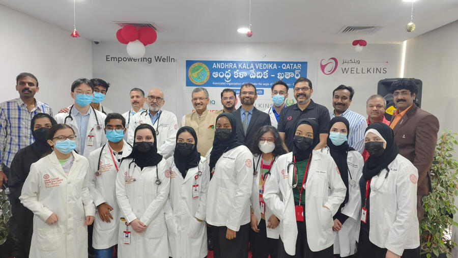 طلاب وايل كورنيل للطب - قطر يشاركون في مخيم طبي مجاني للعمال