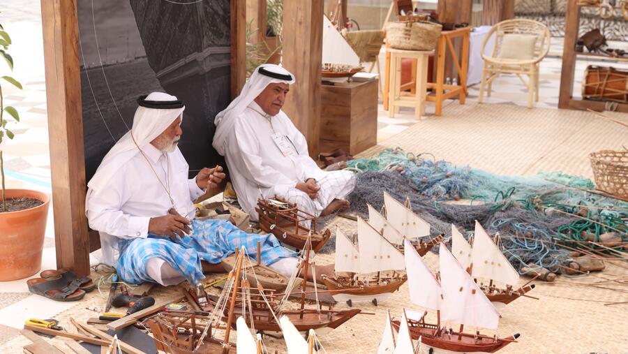 تفاعل الجمهور مع الممارسات المستدامة في "قرية إرثنا" في براحة مشيرب