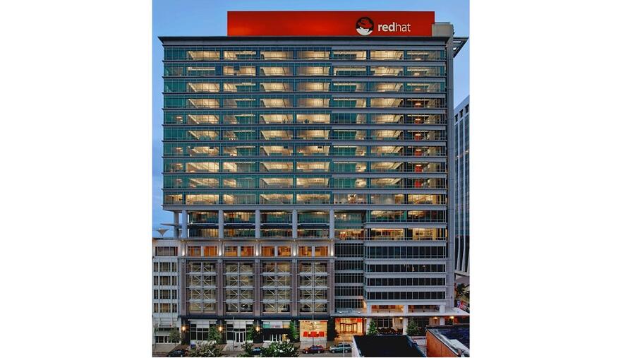 "أومرون" تختار منصة "ريد هات أوبين شفت" لتعزيز إدارة الأنظمة والعمليات الصناعية 