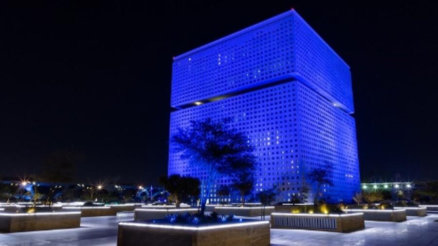 مؤسسة قطر تُضيء مبانيها في المدينة التعليمية باللون الأزرق احتفاءً باليوم العالمي للتوعية بالتوحّد