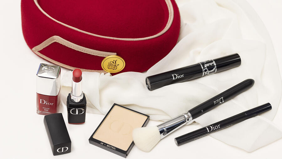 طيران الإمارات تفتتح مركز تجميل لطاقم الطائرة بالتعاون مع "ديور" و"دافينس"