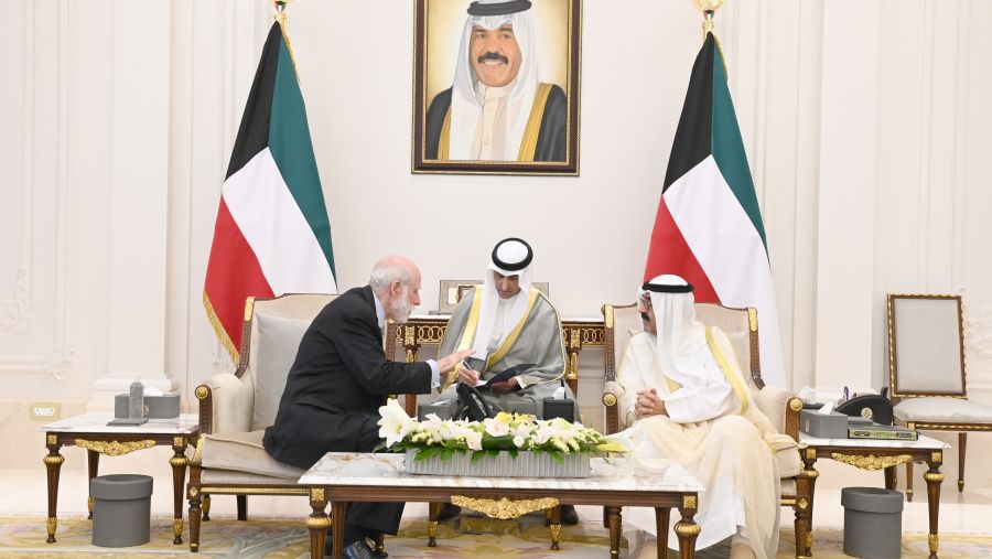 The Crown Prince of Kuwait Awards Google Cloud’s Vint Cerf Honorary Informatics ولي عهد الكويت يمنح فينت سيرف من جوجل كلاود وسام المعلوماتية الفخري 