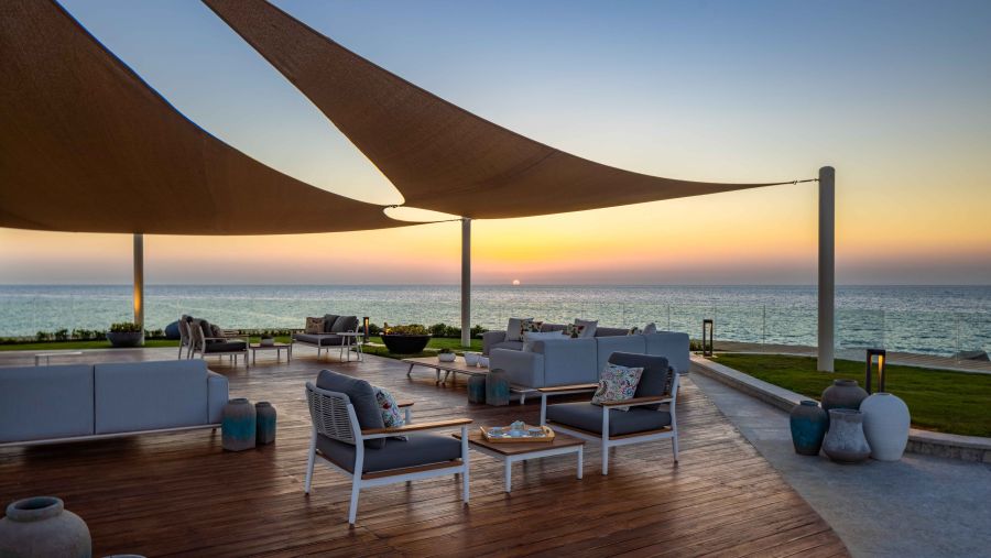 عطلة صيفية فاخرة من شواطئ البحر  المتوسط إلى البحر  الأحمر  في أجنحة القصر في فنادق فورسيزونز مصر