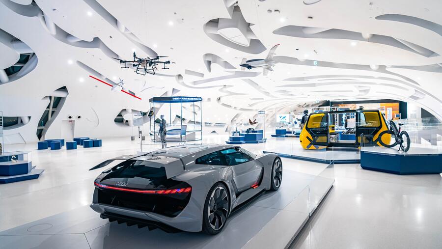 سيارة السباق المستقبلية فائقة الأداء AI:RACE من أودي وصلت متحف المستقبل