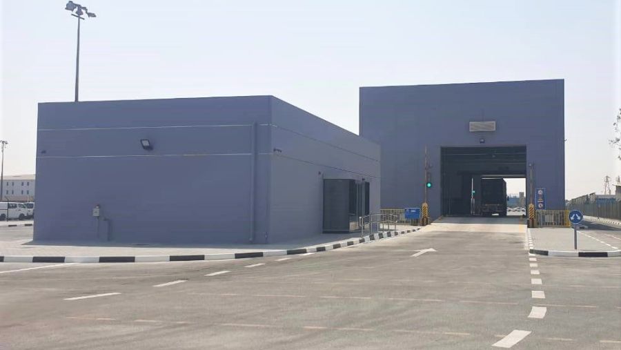 جمارك دبي تزود "جبل علي" بجهاز فريد من نوعه لفحص المركبات والمعدات الثقيلة