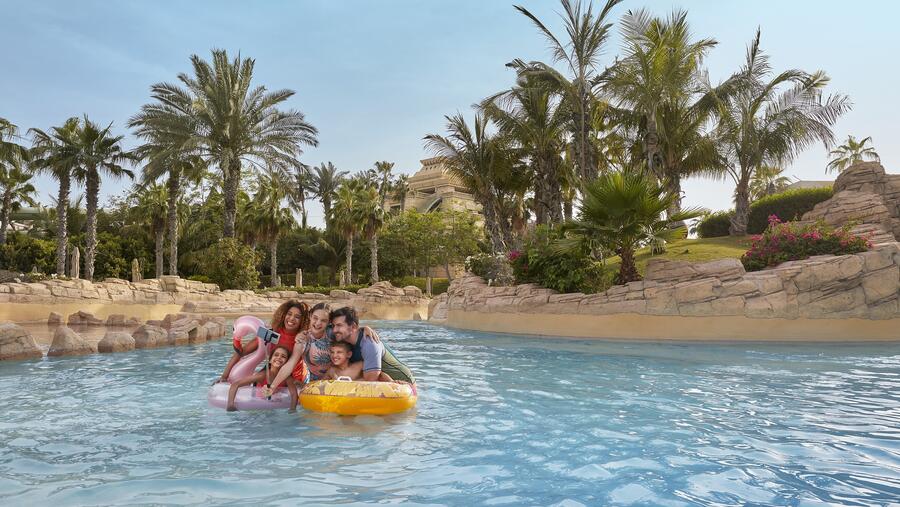 بطاقة طيران الإمارات لصعود الطائرة توفر عروضاً واسعة صيفاً