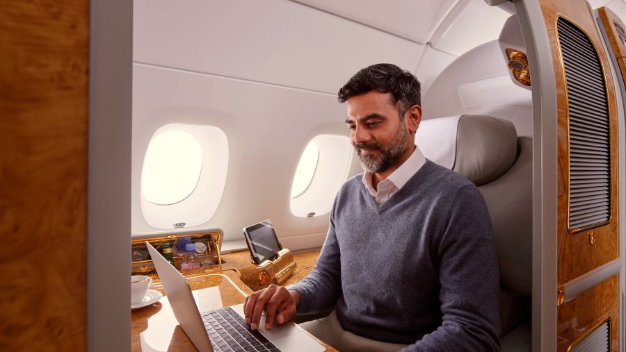 طيران الإمارات تقدم الإنترنت مجاناً لجميع الركاب أعضاء سكاي واردز