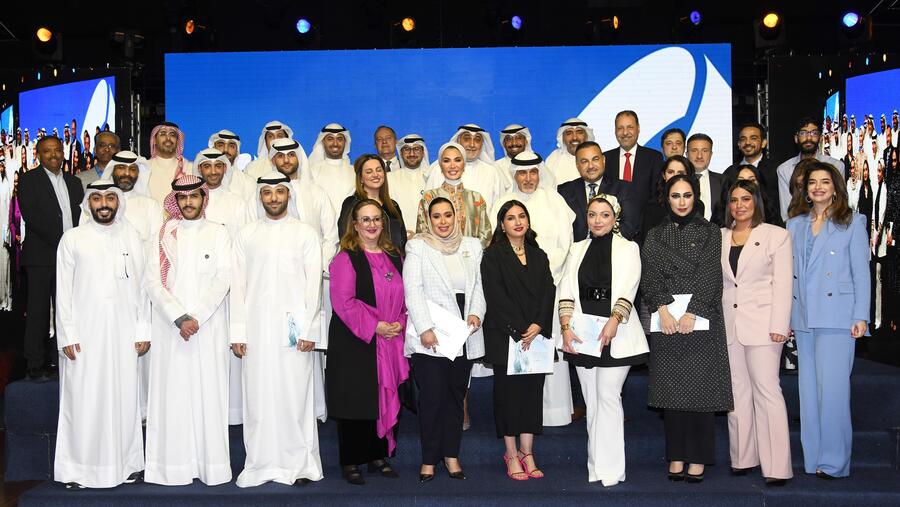 بنك برقان يحتفي بأول مجموعة من خريجي برنامج "رؤية" التدريبي الرائد