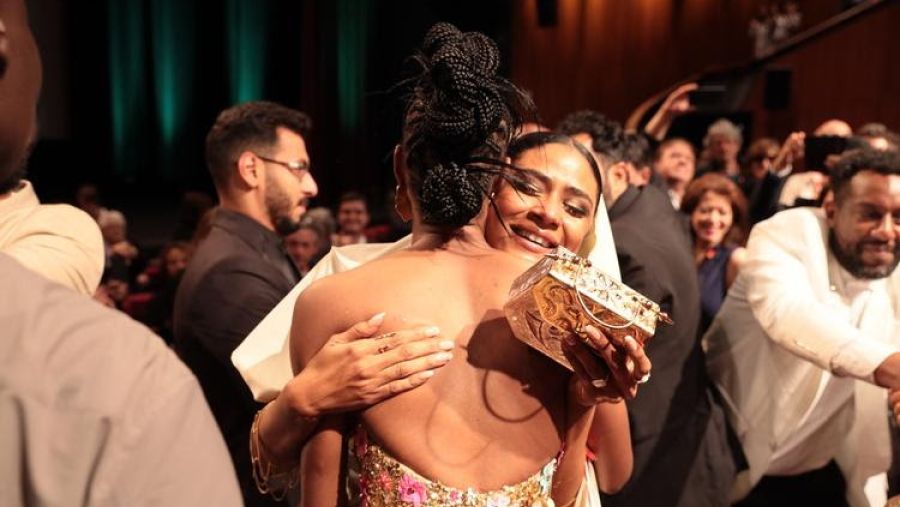 يفتح آفاقًا جديدة للسينما العربية في مهرجان كان..  المواقع العالمية تتغنى بالفيلم السوداني وداعًا جوليا ووصلة تصفيق 10 دقائق من الجمهور