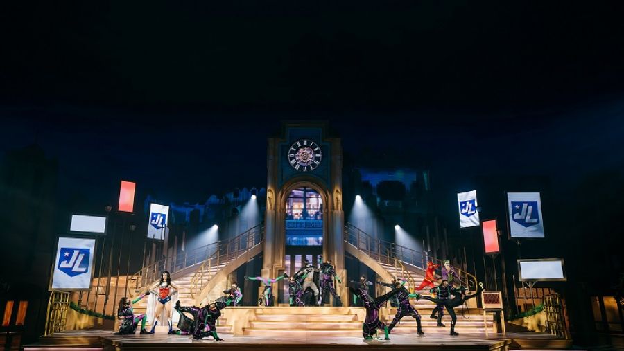 موسم "دي سي سوبر هيروز" يعود إلى "عالم وارنر براذرز أبوظبي"  مع باقة من العروض والفعاليات العائلية المتنوعة