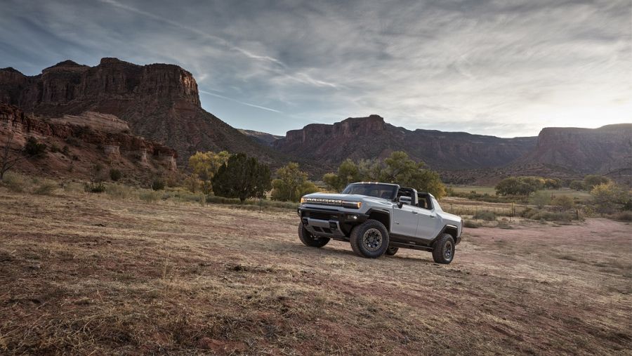 ثلثا أصحاب المركبات في كل من الإمارات والسعودية مهتمّون باستكشاف منافع تبنّي المركبات الكهربائية