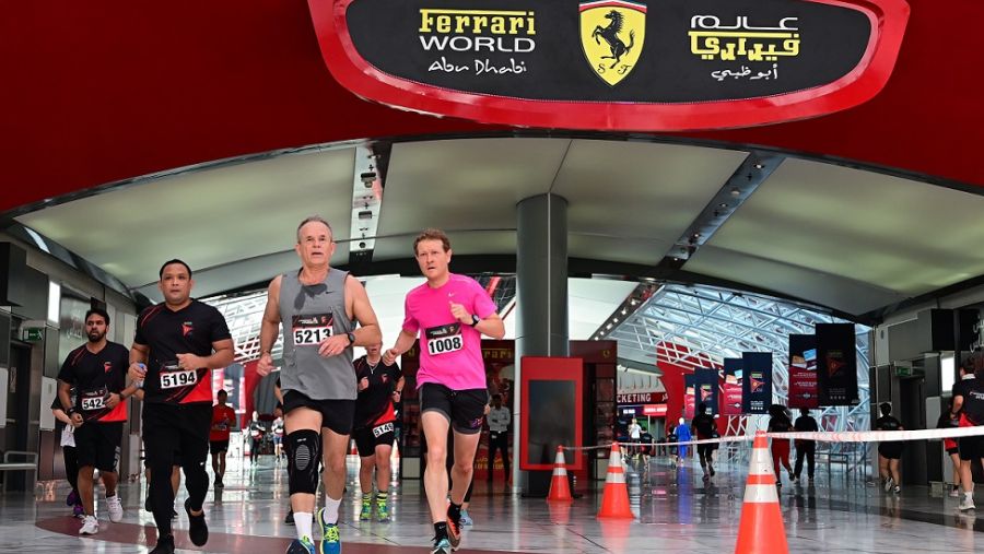 "عالم فيراري أبوظبي" تستضيف سابق الفورمولا للجري بمشاركة 1,000 ضيف  في أجواء مفعمة بالحماس والترفيه