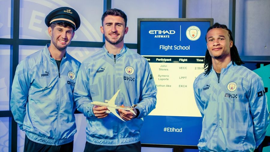 لاعبو مانشستر سيتي يحلقون بأدائهم مع تحدي الاتحاد للطيران   