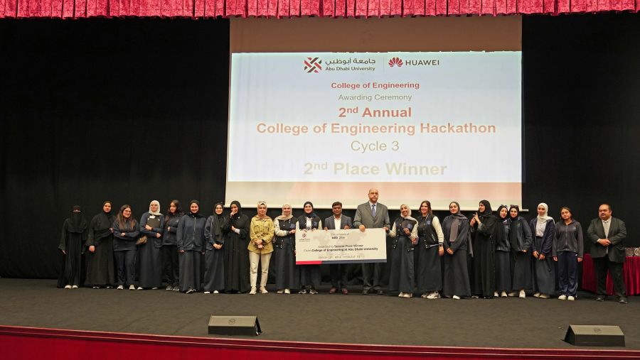 جامعة أبوظبي تختتم هاكاثون كلية الهندسة السنوي الثاني