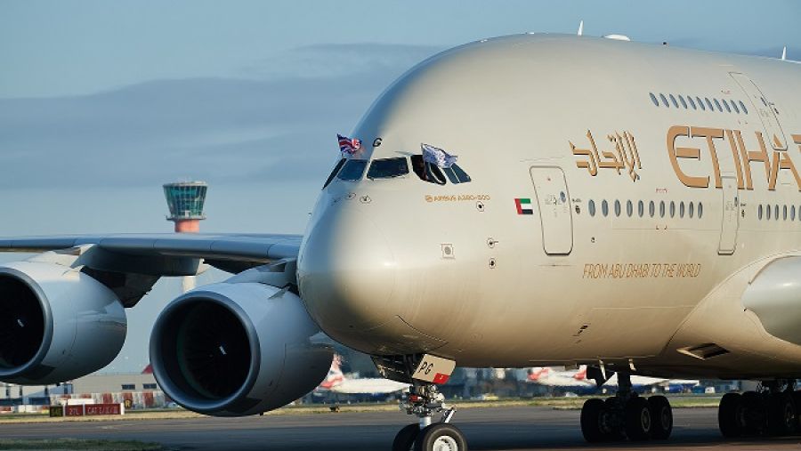 عودة الطائرة العملاقة إلى الأجواء: الاتحاد للطيران تحتفل بعودة طائراتها الايرباص A380 مع أولى رحلاتها من أبوظبي إلى لندن
