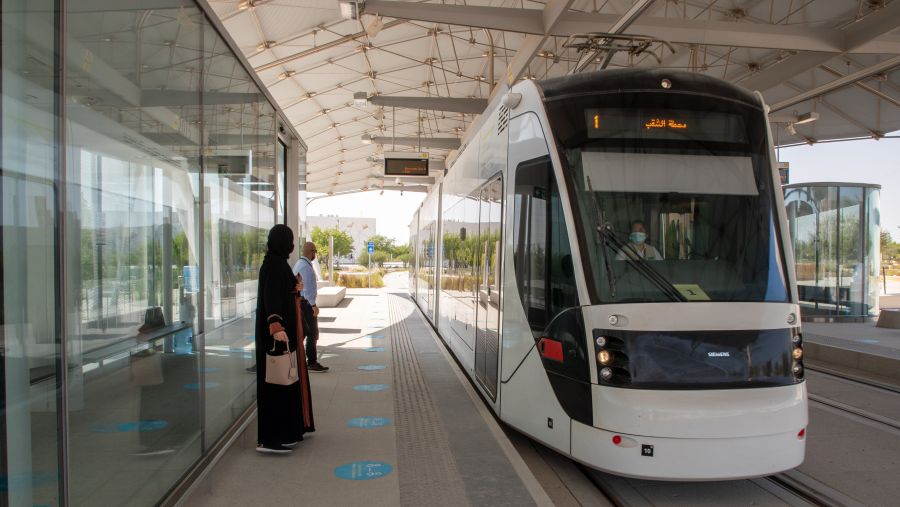 مؤسسة قطر تؤكد أهمية اتباع إجراءات السلامة المرورية خلال التجارب التشغيلية للخط الأخضر من ترام المدينة التعليمية